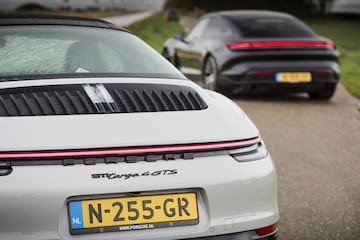 Porsche Taycan vs Porsche 911
