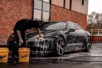 Auto wassen autowassen Taycan Foto Brad Starkey Unsplash