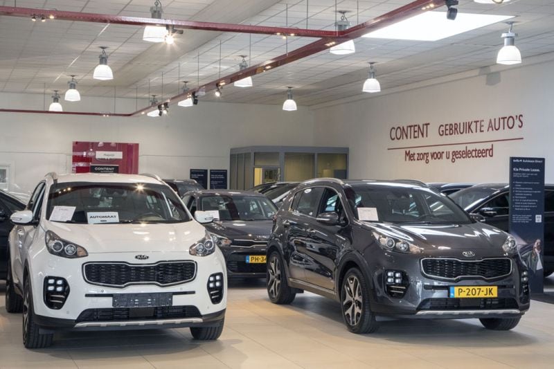 Kia dealer showroom