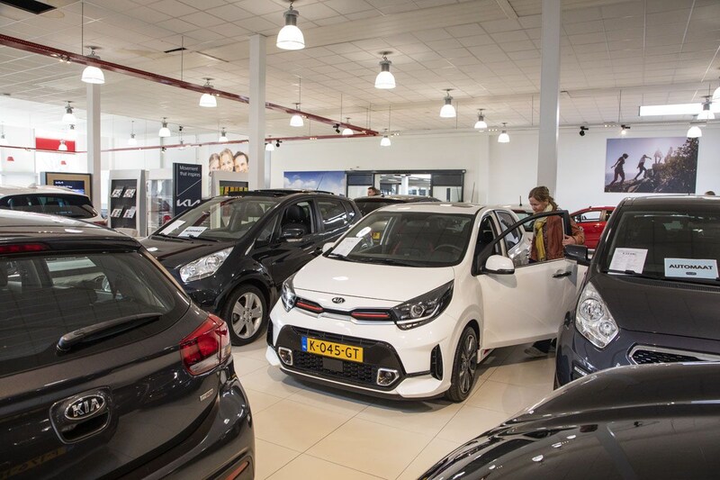 Kia dealer showroom