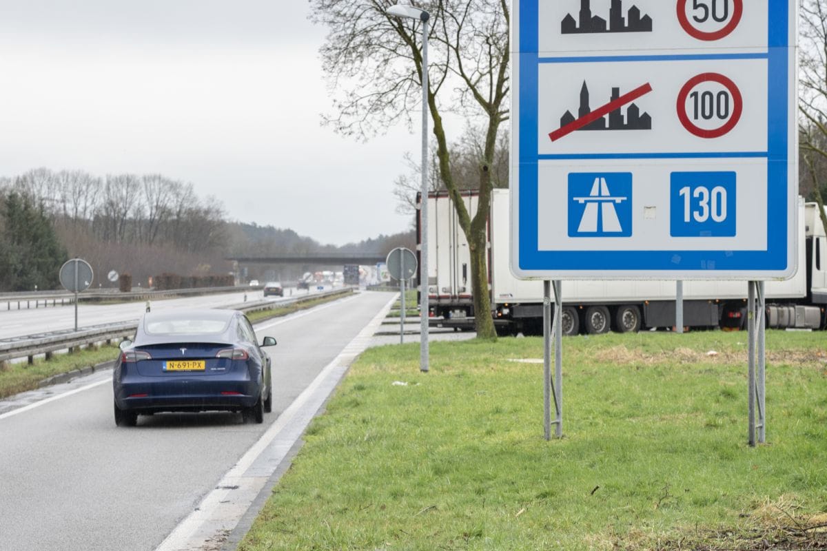 Tesla Model 3 op de Autobahn
