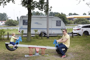 Kinderen pauze pleisterplaats caravan vakantie