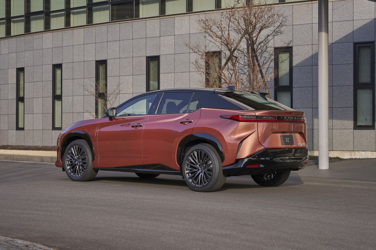 Lexus RZ 450e