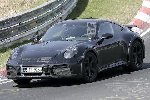 Opgehoogde Porsche 911 'Safari' over de Ring