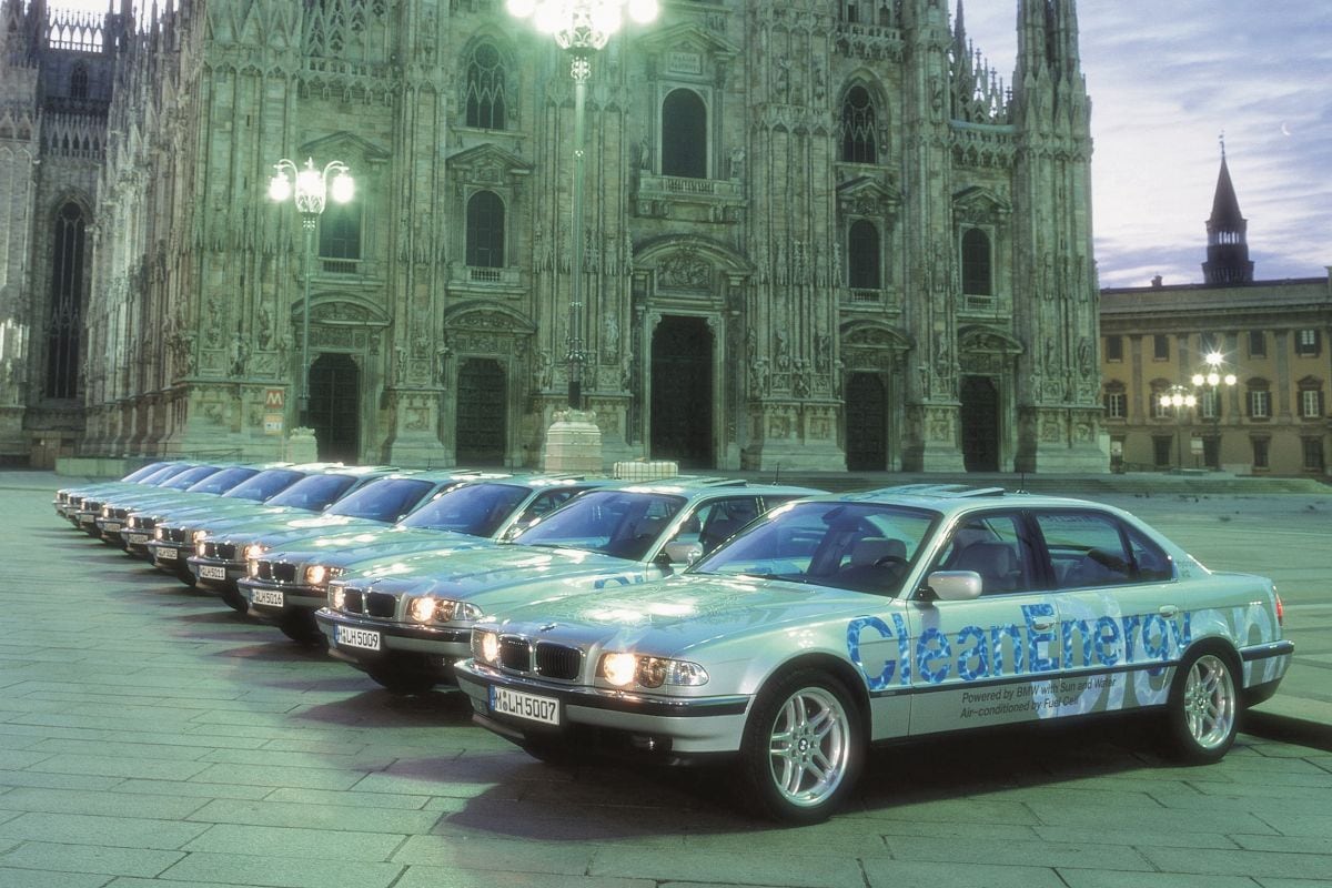 BMW 750hL Hydrogen waterstof 7-serie E38 V12