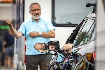 Vakantie check nakijken richtingaanwijzers Foto ANP