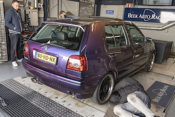 Volkswagen Golf op de rollenbank