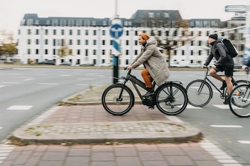 e-bike elektrische fiets fietspad stad Foto Qwic