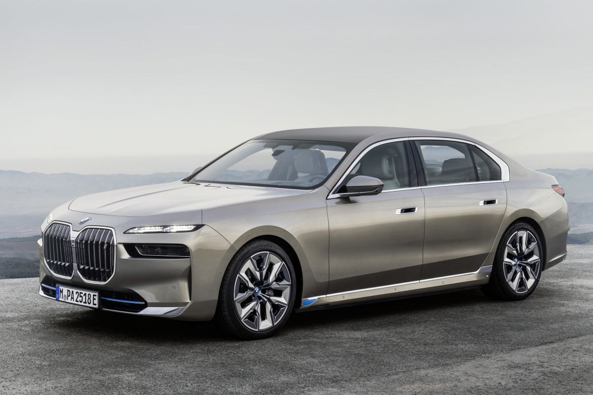 BMW i7