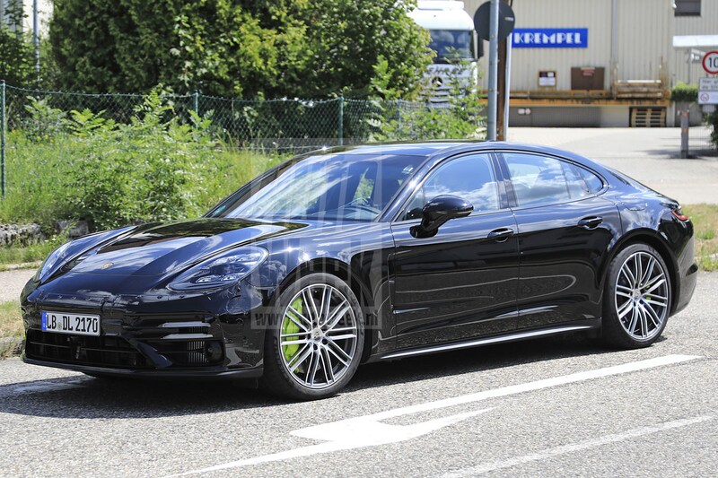 Facelift Porsche Panamera onderweg