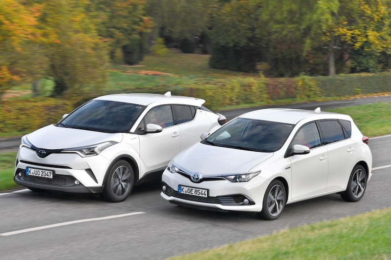 SUV of hatchback C-HR Auris