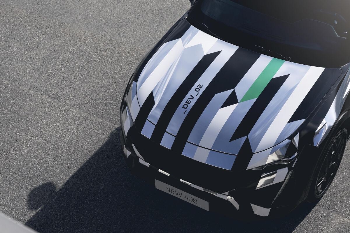 Peugeot 408 teaser