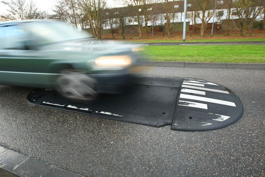 'Ik zie anderen altijd erg hard over drempels rijden, daarmee slopen ze toch het onderstel?'