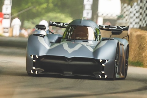 Piepkleine elektrische auto sloopt Goodwoodrecord [VIDEO]