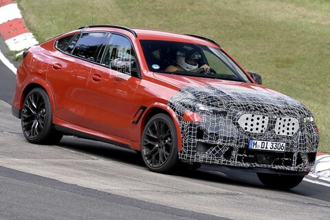 Gefacelifte BMW X6 M rolt spierballen