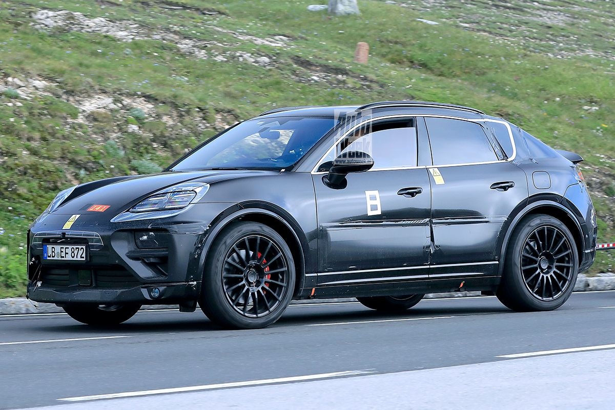 Spyshots Porsche Macan EV