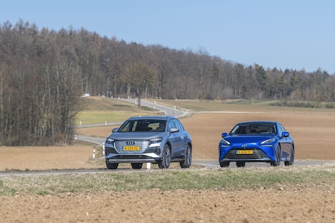 Vergelijkende Test: Audi Q4 e-tron vs. Toyota Mirai