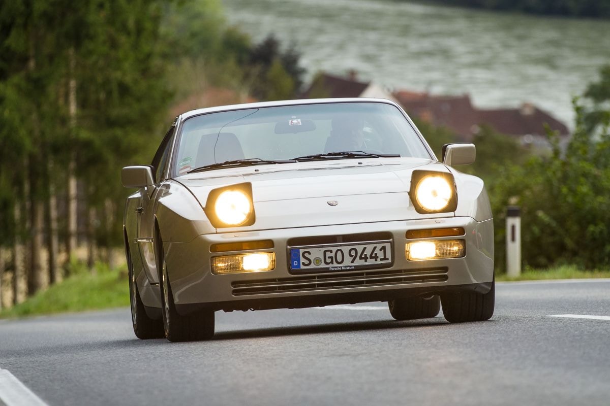 Porsche 944