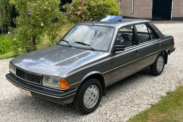 Peugeot 305