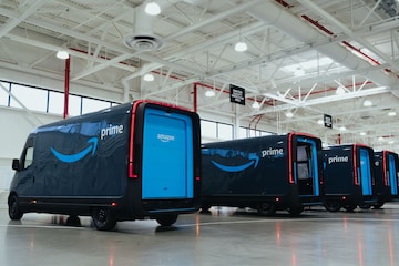 Rivian Amazon bus EDV 700