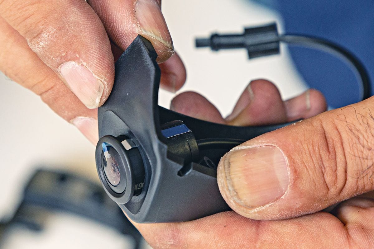 inbouw achteruitrijcamera camper 4-1 camera in houder