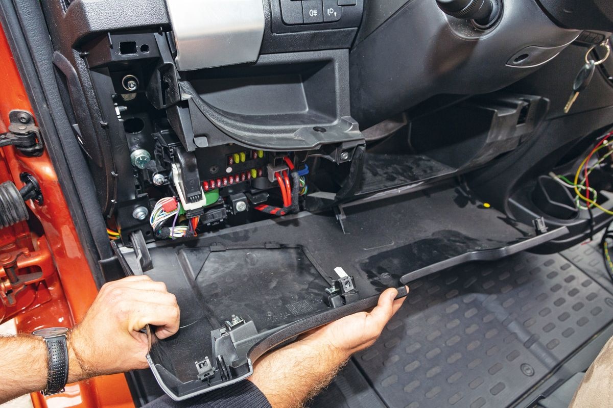 inbouw achteruitrijcamera camper 3-3 regelunit links Ducato