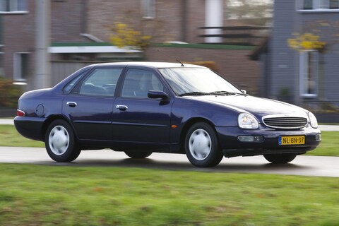 Waarom de laatste Ford Scorpio kikkerogen kreeg