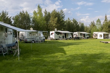 Georganiseerde camperreizen. Foto Willem Laros