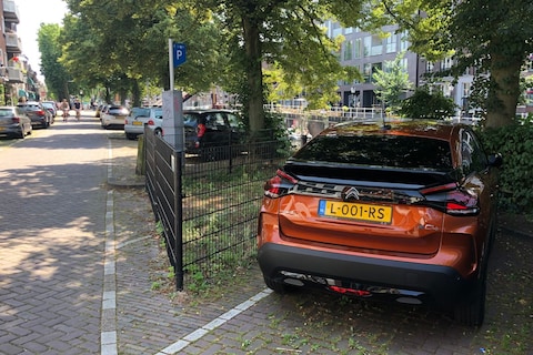 Hoe verwijder je hars van je auto?