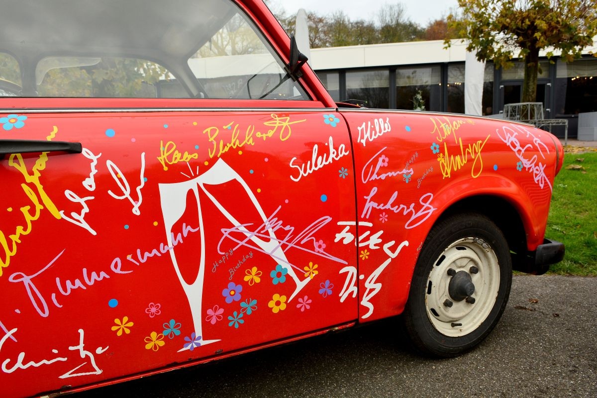 Trabant - Feest Trabant met belettering