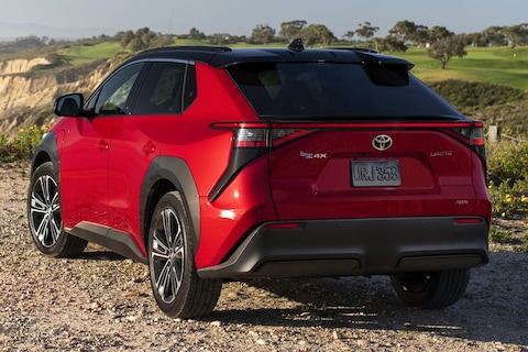 Toyota: 'Onvoldoende middelen voor snelle EV-transitie'