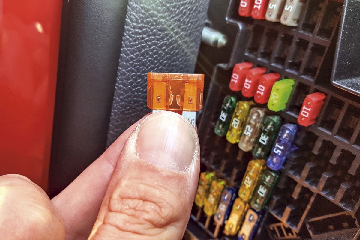 Oververhitte motor - zekeringenkast