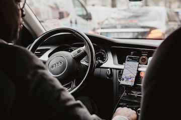 Waze op smartphone in Audi