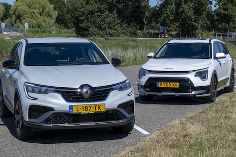 Test: Kia Niro vs. Renault Arkana
