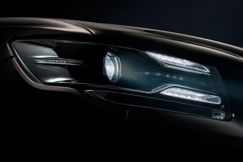 Aan Russische staatslimo gerelateerde SUV klaar voor debuut