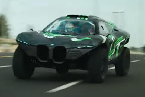 BMW laat woeste elektrische woestijnracer zien