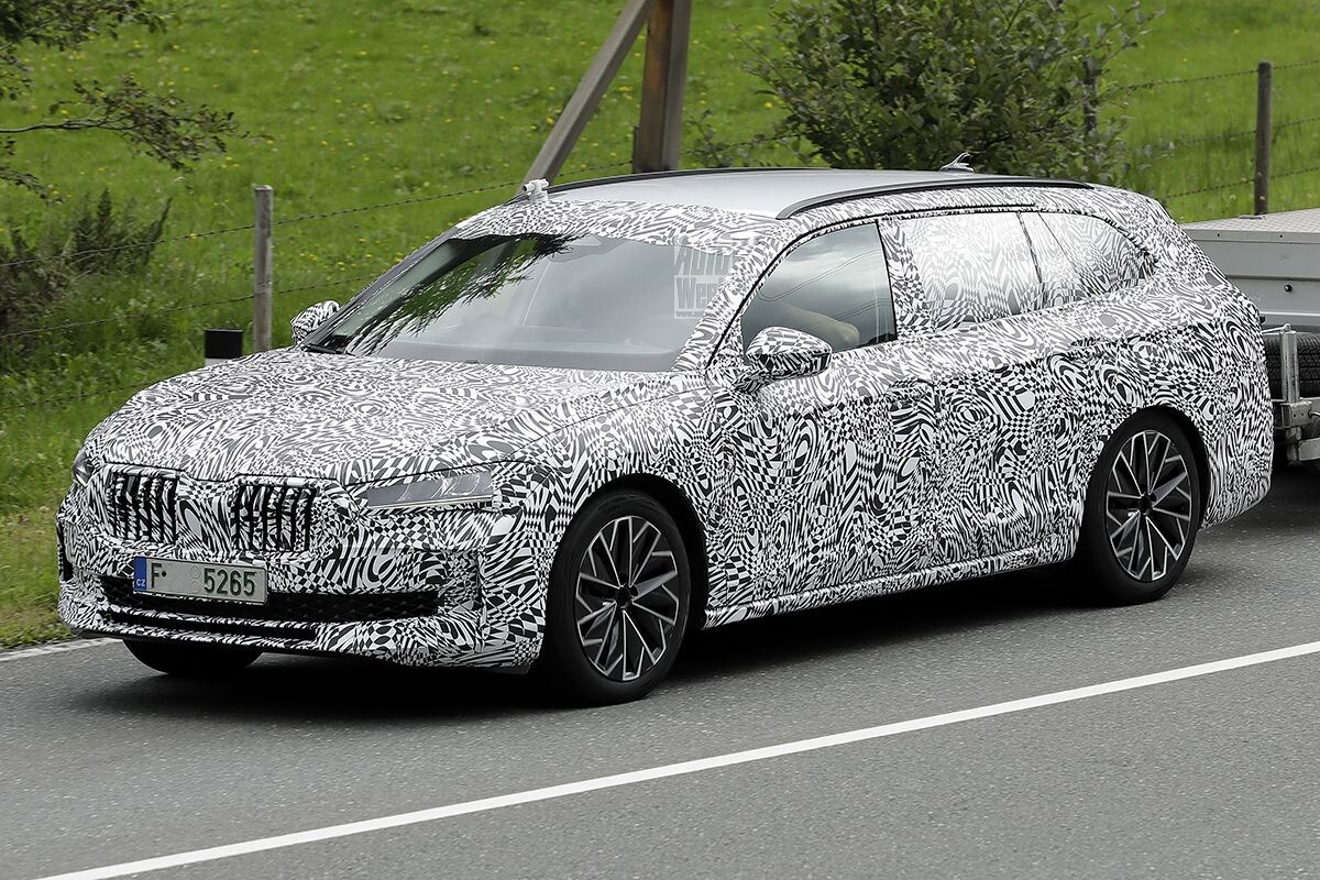 Spyshots Skoda Superb