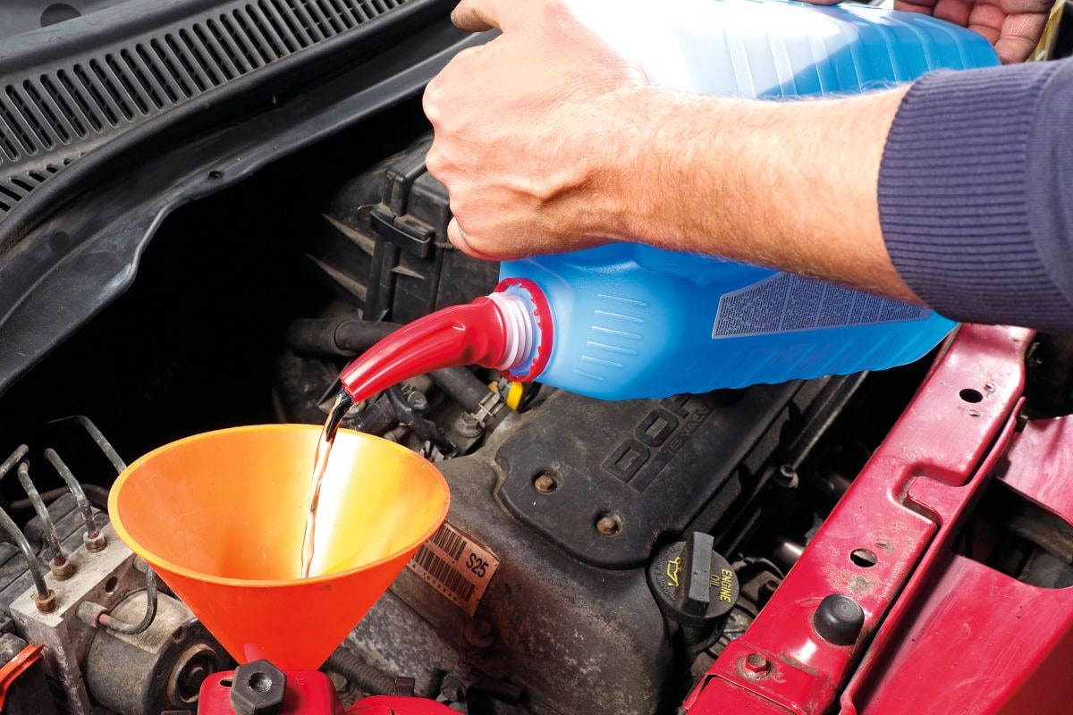 Winterklaar maken - ruitenwisservloeistof bijvullen