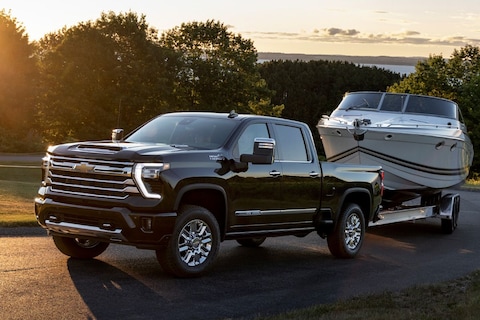 President Trump kondigt hoge importtarieven Mexico en Canada aan