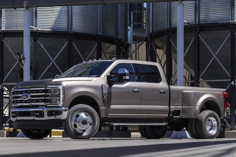 Canadese Ford-fabriek krijgt V8-pick-ups in plaats van EV’s