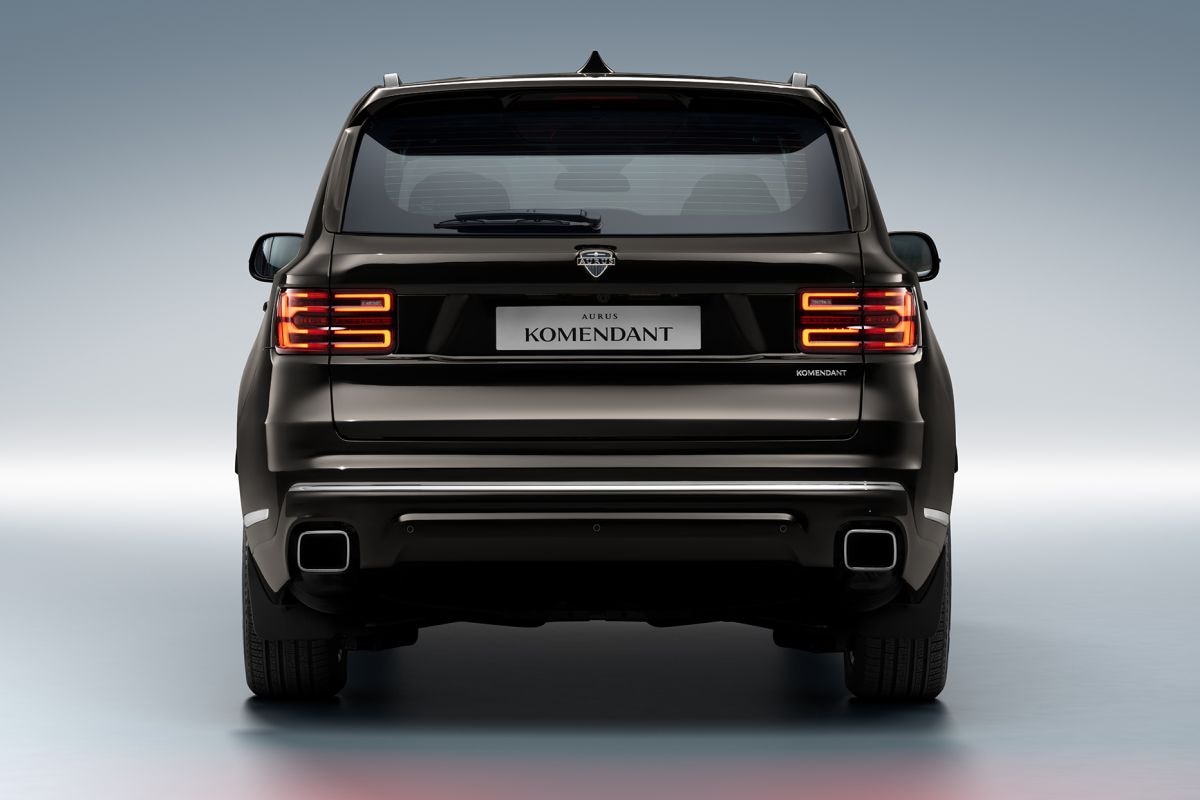 Aurus Komendant