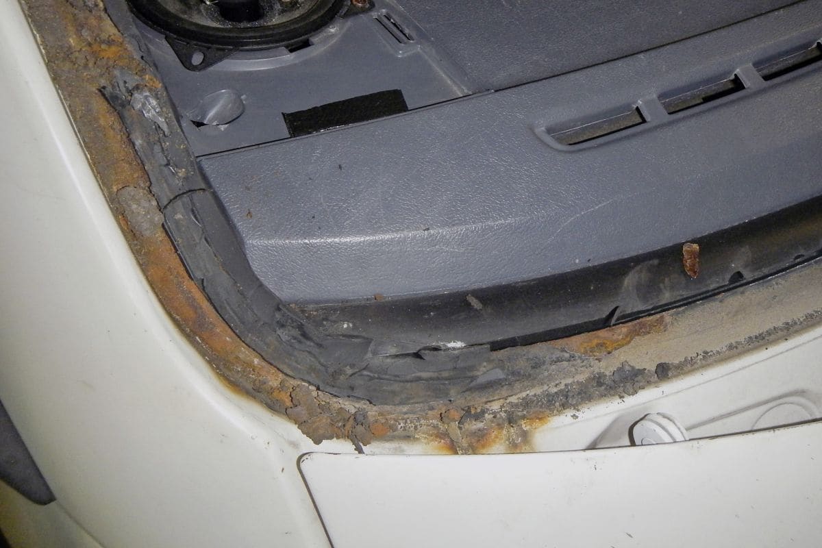 Roest bij campers Sprinter 1996 Voorruitomlijsting rechts