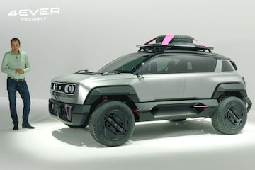 Renault R4 Trophy intro