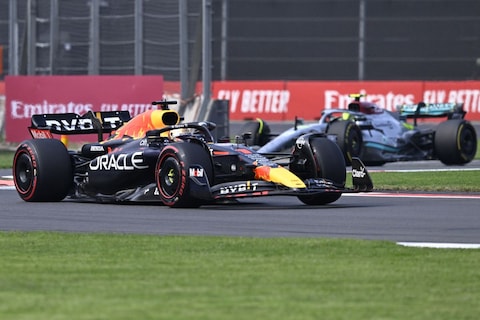 Verstappen pakt in Mexico veertiende overwinning van seizoen