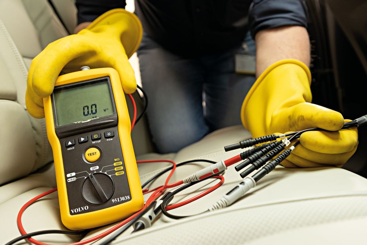 Reparatie tractiebatterij Volvo XC60 - check spanningsvrij