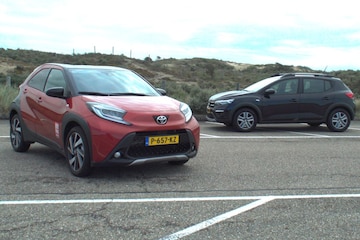 Toyota Aygo X vs. Dacia Sandero Stepway - Dubbeltest