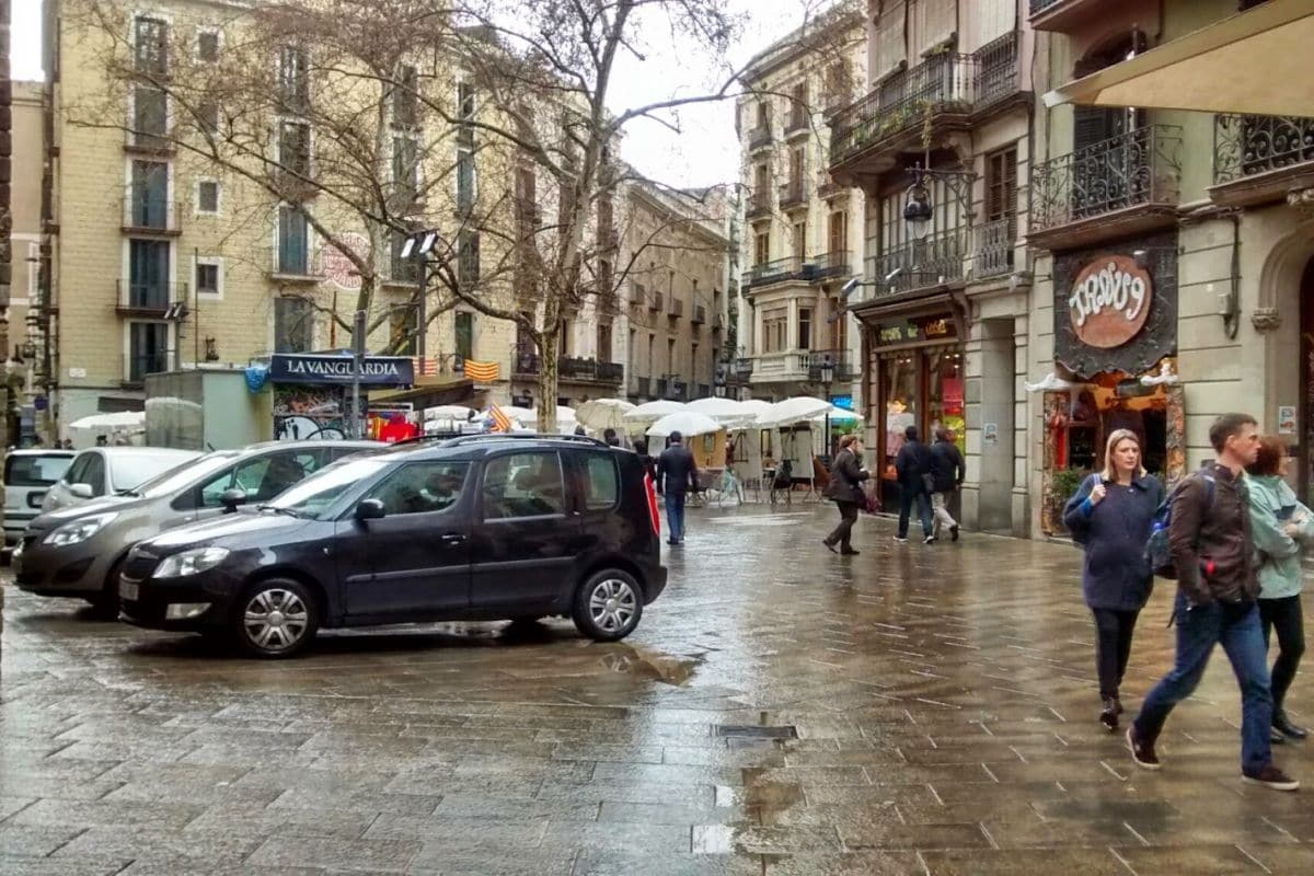 Barcelona plein markt geparkeerde auto's