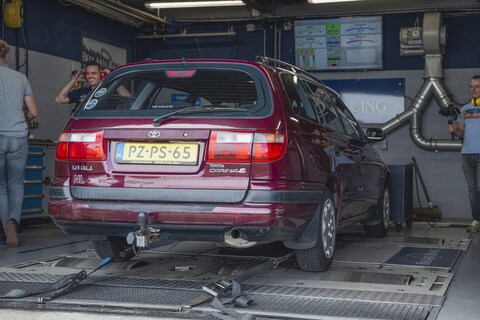 Op de rollenbank: Toyota Carina E 1.8 GLi