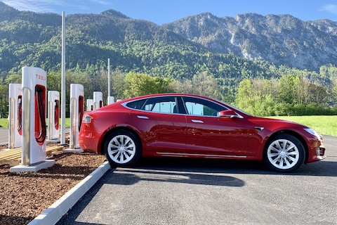 Leveringen Tesla gaan door het dak