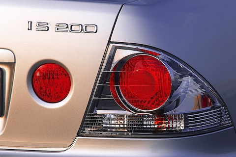 De achterlichten van de Lexus IS werden een trend: de Lexus-look